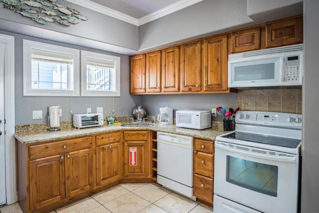 7 Bedroom Home Steps To The Beach With 4 Patios And Pool! Sleeps 20 Port Aransas Luaran gambar
