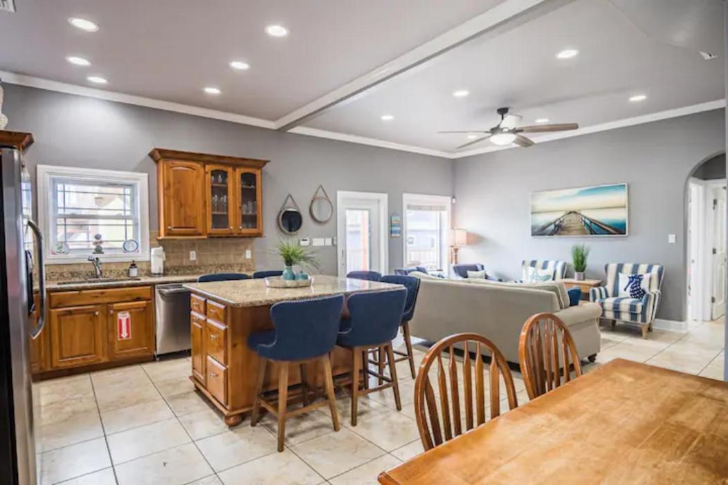 7 Bedroom Home Steps To The Beach With 4 Patios And Pool! Sleeps 20 Port Aransas Luaran gambar
